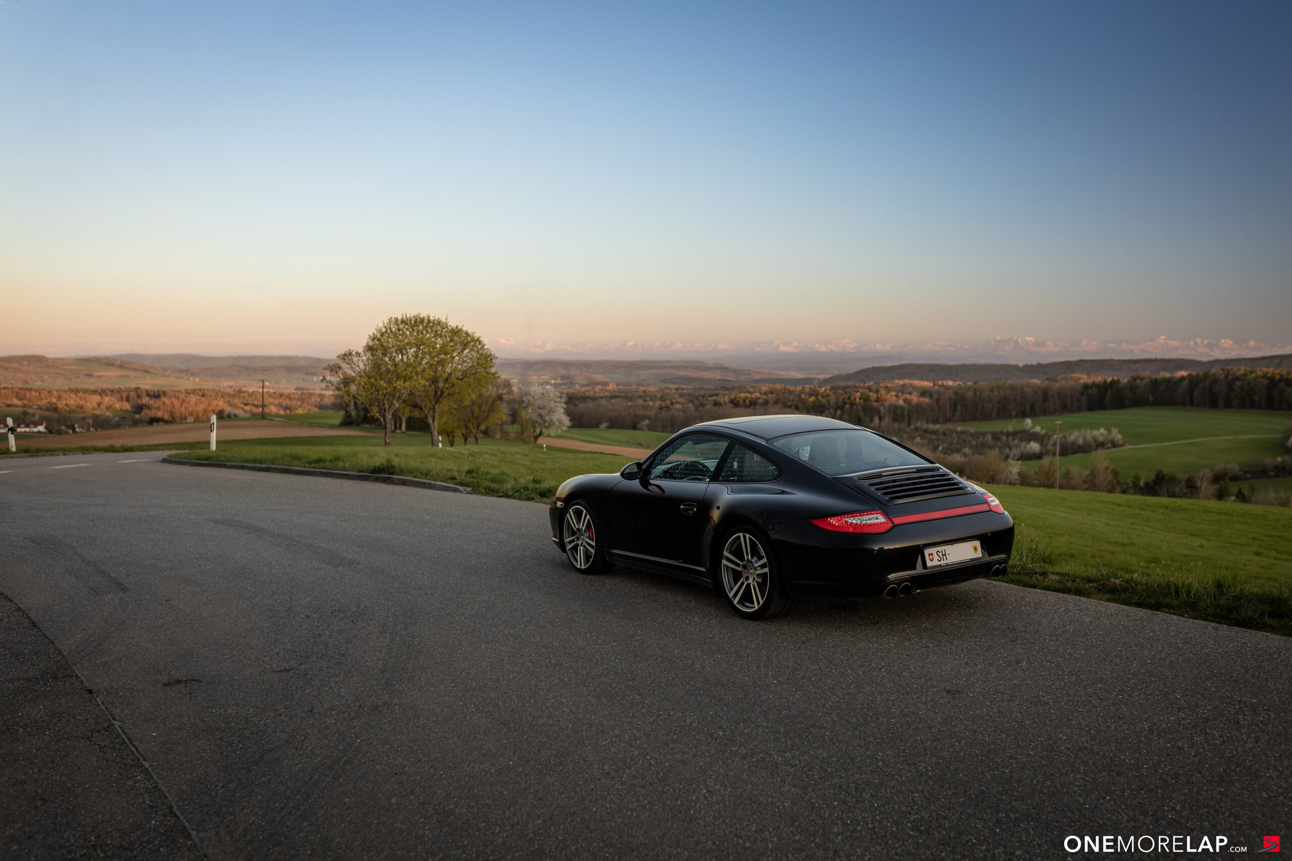 Porsche 997.2 Carrera 4S three-quarter view